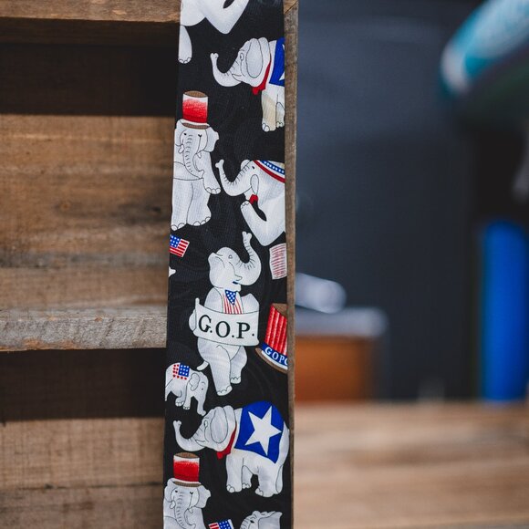 🐘 Men’s Navy Blue Elephant-Themed Necktie – GOP/Political Design 🐘 - Picture 6 of 8